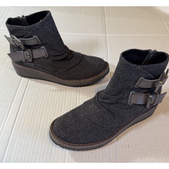 Blowfish Women's Boots Size 6 Gray Felt Double Buckle Accent - Picture 1 of 6